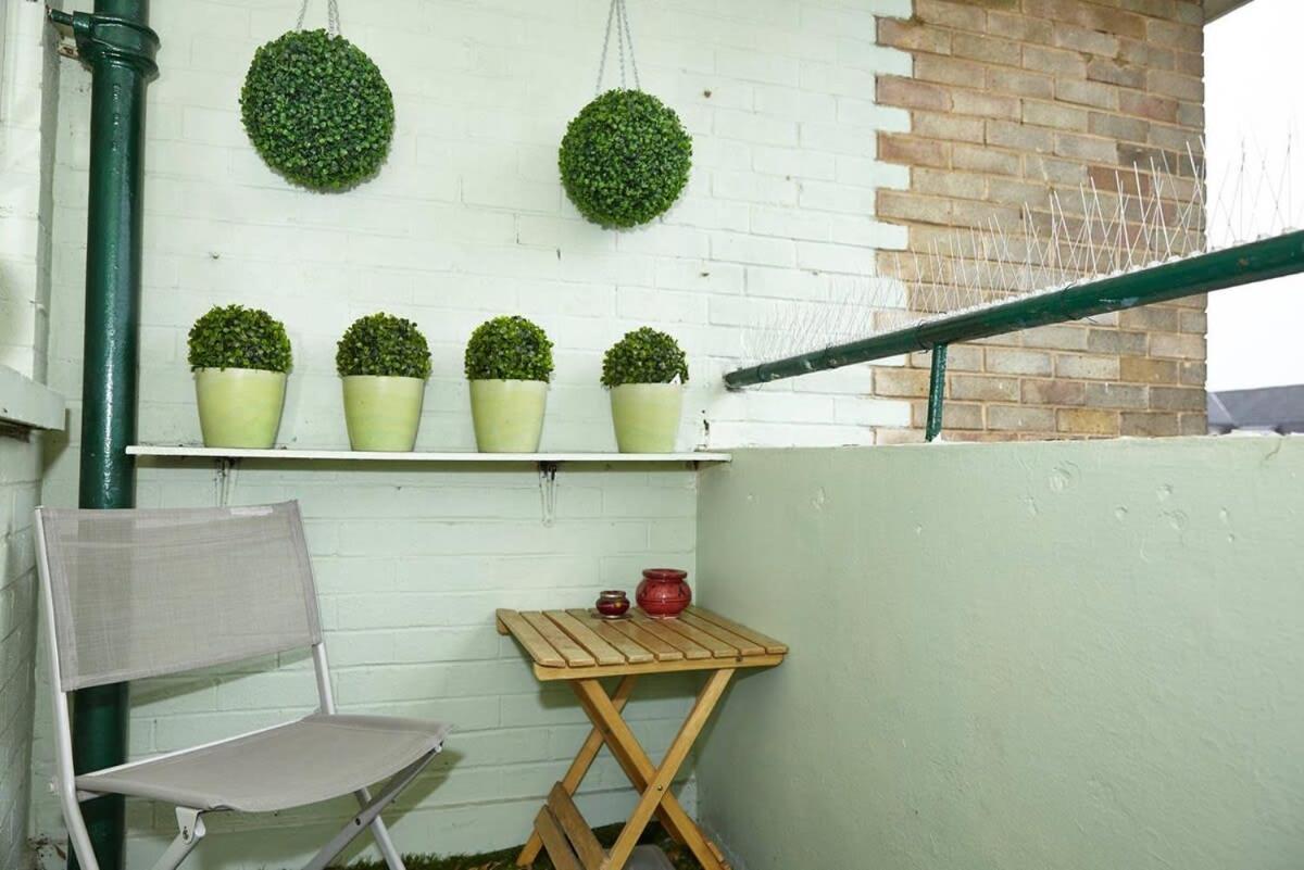 Central Camden Flat With Terrace For 4 People لندن المظهر الخارجي الصورة